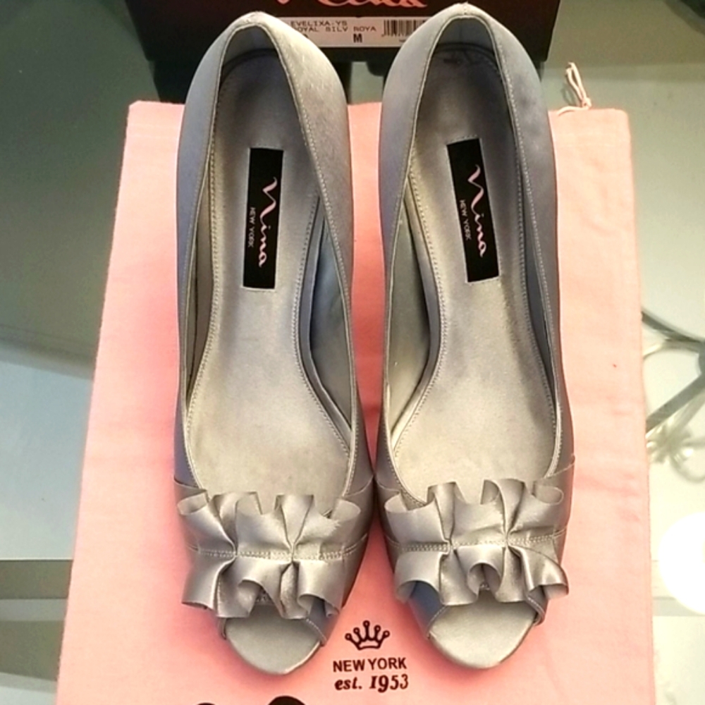 Nina Gray Satin Shoes Size 10 PROM  WEDDING FORMAL HEELS